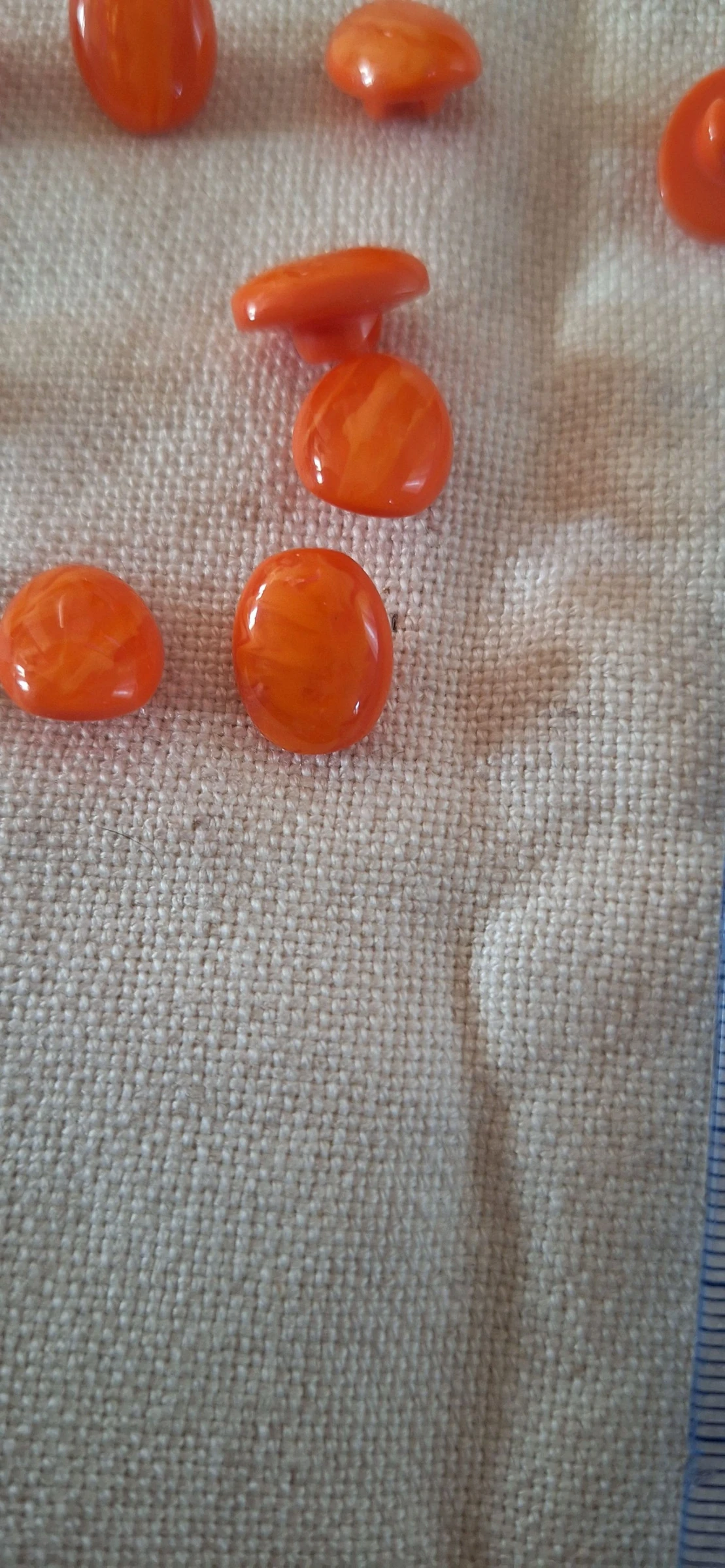 10 botões de 15 mm para costurar em resina laranja – photo 4